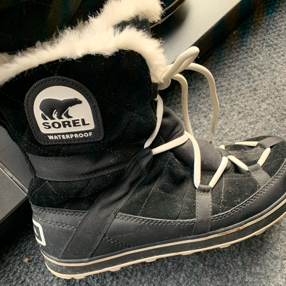 Sorel Glacy Explorer Shortie Black